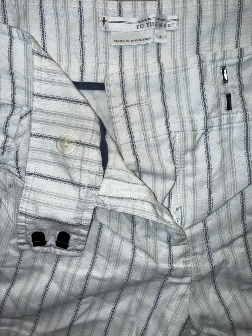 To the Max Size 4 White Cream Gray Striped Jean Shorts Summer 4th of July